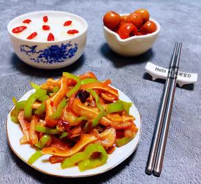 搭配一碗米饭和山楂糖水就是好美味的一餐