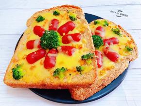 芝士面包片摆在容器上太美了