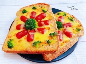 芝士面包片摆在容器上太美了