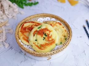 这样葱油饼就做好啦！