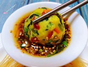 腊肠豆腐时蔬丸蘸着料汁吃别有一番滋味