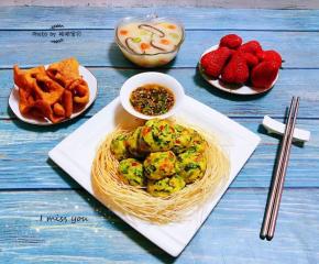 搭配时蔬粥、炸面食、水果就是一顿丰盛的早餐