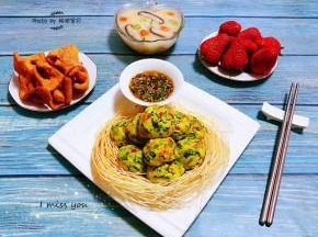 搭配时蔬粥、炸面食、水果就是一顿丰盛的早餐