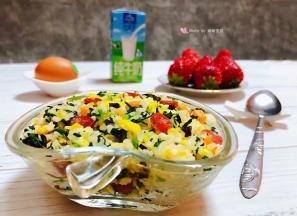 搭配牛奶、鸡蛋、水果就是标配的早餐