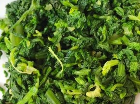 芹菜叶切成碎粒