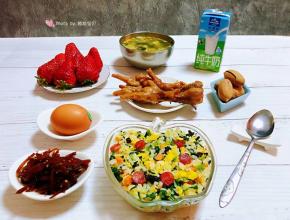 早餐是一天中最重要的一餐所以必须要丰盛、营养、健康、好吃噢