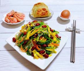 搭配韭菜盒、鸡蛋、北极虾一起吃就非常有营养的早餐