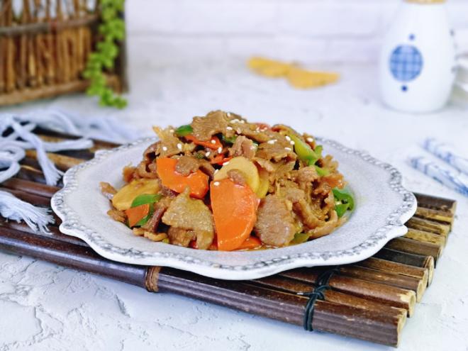 胡萝卜山药炒牛肉