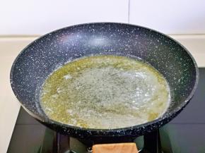 一定全程小火，融化成液体状态。