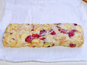 取戴上食品手套，可以用手揉揉，擀面杖擀擀，平整即可，晾凉。