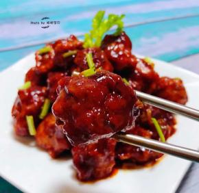 糖醋肉丸入口酸酸甜甜香浓无比回味无穷