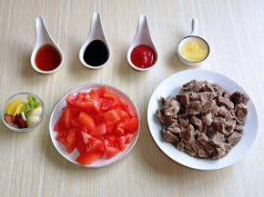 准备好其它食材及调味料。