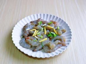 再加入提前切好的葱姜。