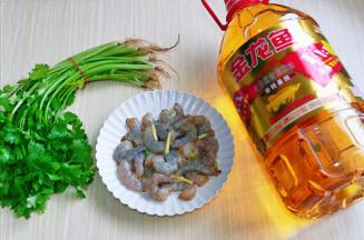 利用这时间我们来处理西芹。