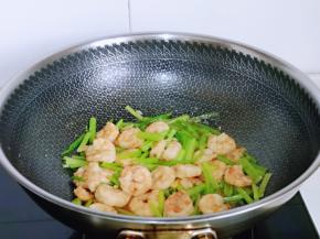 快速翻炒均匀，关火出锅。