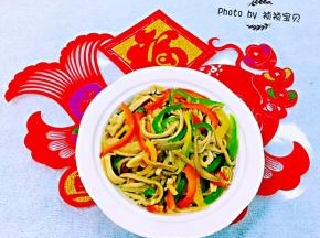 美美的菜肴也是点缀幸福生活的最亮的一颗星