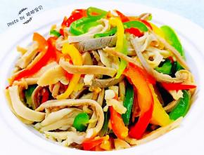 猪肚的营养价值非常丰富搭配彩椒含有大量维生素简直是超级给力