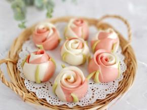 插一根竹签，用包装纸包装一下（包装纸要消毒哦）