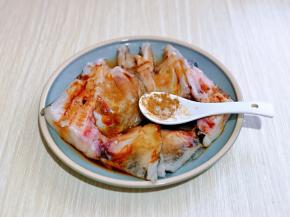 按个人口味加入盐，十三香。