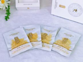 首先准备好金燕耳，建议大家可以适当多囤一些，独立包装，免洗免泡，开袋直接熬煮即可，20分钟出胶，特别方便。