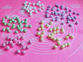 再放入掌心中团圆就可以啦！全家人一起团，很快呦～