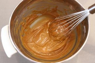 5. 拌至无干粉。