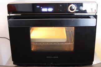 12. 蒸烤箱设置上下火功能，预热150度，上下火中下层32分钟。