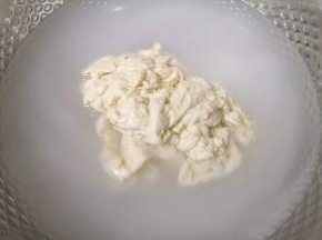 第三次加入比第二次少一些水接着洗面，之后滤出面浆水。
