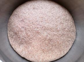 一个小时左右，面团明显变大。