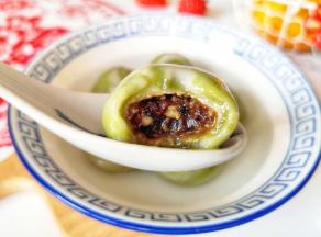 咬一口，看得见的果仁。