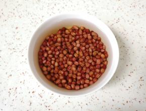 前一天晚上用水泡上。