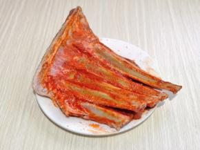 戴上食品手套按摩均匀。