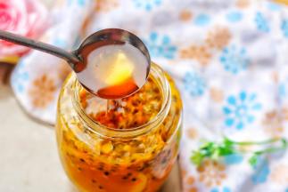 最后淋上厚厚蜂蜜即可。