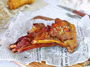 香味扑鼻而来的奥尔良烤羊排出炉啦！