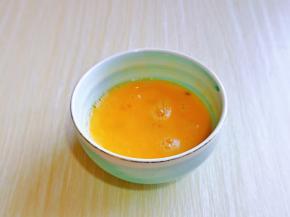 用筷子抽打均匀。