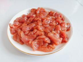 用筷子搅拌均匀腌制五分钟。