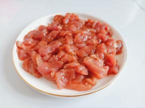 用筷子搅拌均匀腌制五分钟。