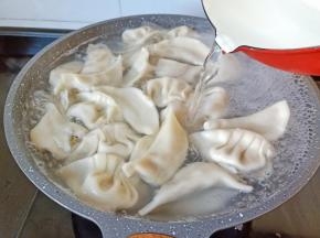 期间可以添加1-2次冷水。