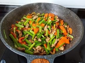 翻炒均匀关火起锅。