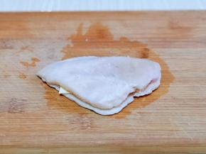 再把鸡胸肉合起来。