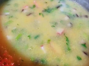 最后放入盐和味精调味均匀即可出锅享用