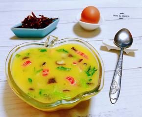  来一盘小菜和鸡蛋就是标配的早餐