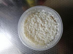 用筷子充分搅拌均匀。