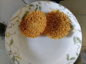 炸到两面金黄！捞出，沥油。