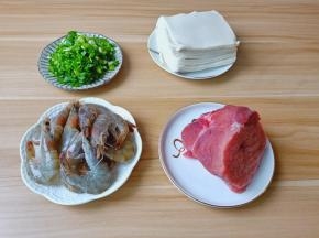 新鲜的对虾冷冻一下，剥壳小窍门。