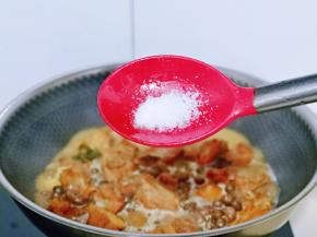 按个人口味加入盐。