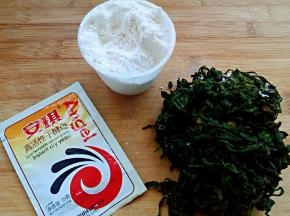 主要食材。荠菜解冻