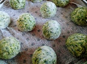 放入蒸锅中二次醒发20分钟。开大火上汽后蒸20分钟即可关火出锅。如果面团大，可以多蒸几分钟。