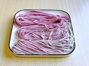 做好的面条，颜色特别好看哈。