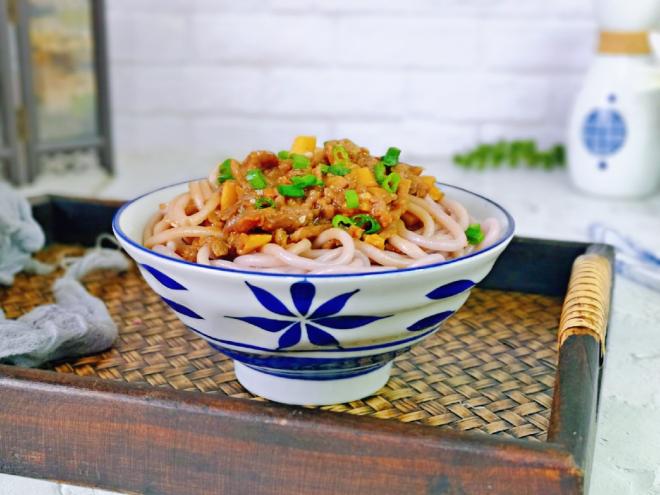 牛肉杏鲍菇炸酱面